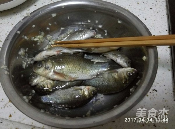 Fried Crucian Carp recipe