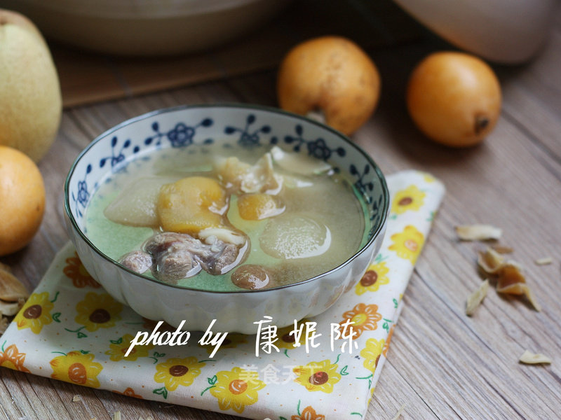 Nourish The Lungs and Relieve Cough [sydney Loquat Lean Pork Soup] recipe