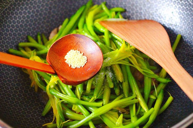 Stir-fried Pork with Daylily recipe