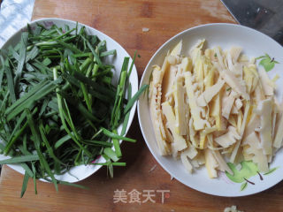 Stir-fried Spring Bamboo Shoots with Spring Leek recipe