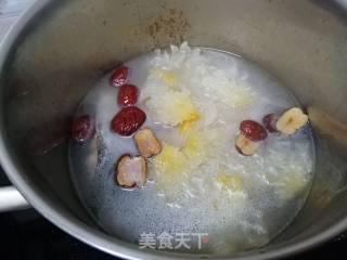 Papaya, Tremella, Red Dates and Fish Tail Soup recipe