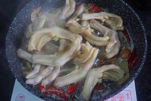 Sauce-flavored Duck Feet recipe