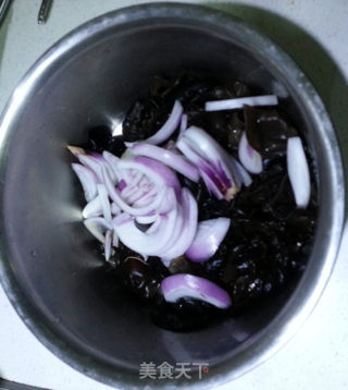 Onion Fungus Mixed with Coriander recipe