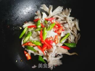 Stir-fried Oyster Mushroom with Green and Red Pepper recipe