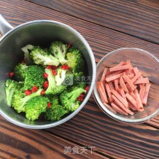 Fried Sausage with Broccoli recipe