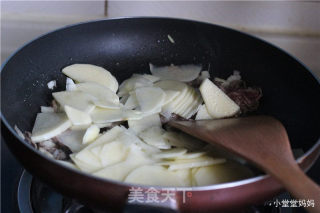 Stir-fried Beef with Hot Pepper and Potato Chips recipe