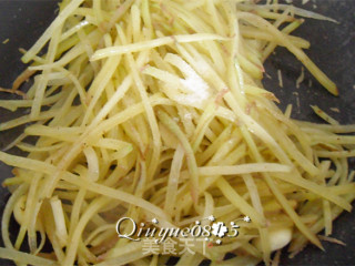 Stir-fried Noodles with Potato Shreds recipe