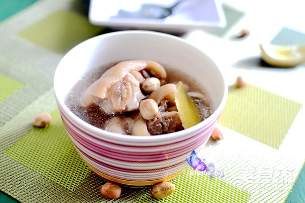 Pig's Trotter and Peanut Soup recipe