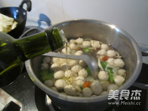 Bamboo Fungus Chicken Breast Meatball Soup recipe