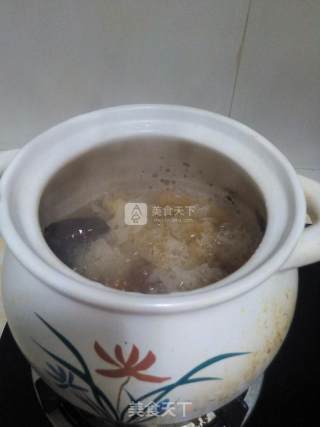 Stewed Tremella with Peach Gum recipe