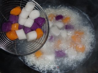 Change The Way to Eat Taro Balls-sweet-scented Osmanthus Wine Stuffed Taro Balls recipe