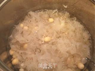 Snow Ear Lotus Seed Soup recipe