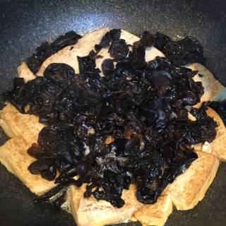 Braised Tofu with Fungus recipe