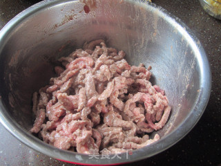 Stir-fried Shredded Beef with Coriander recipe