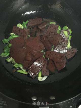 Stir-fried Cabbage with Pork Blood recipe