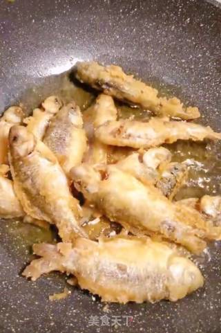 Fried Small Crucian Carp recipe