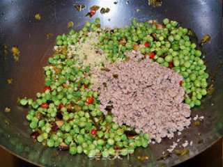 Fried Pork with Peas recipe