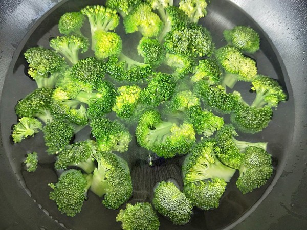 Fried Broccoli with Luncheon Meat recipe
