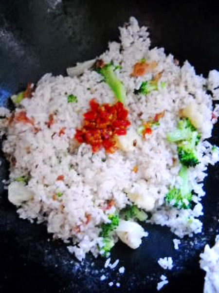 Fried Rice with Chopped Pepper and Double Flower recipe