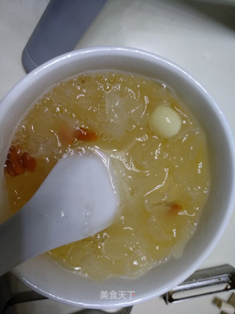 White Fungus and Lotus Seed Soup recipe