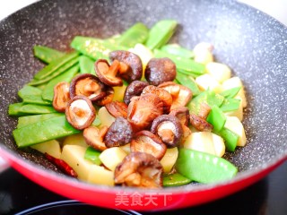 Fried Potatoes with Snow Peas and Mushrooms recipe