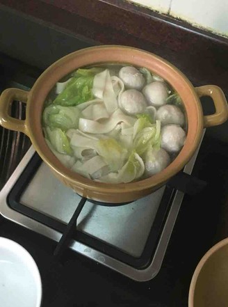 Lettuce and Meatballs Cut Noodles recipe