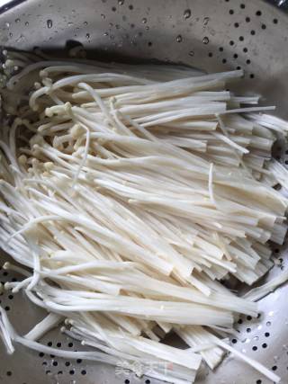 Enoki Mushroom and Seaweed Soup recipe