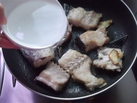 Yellow Mung Bean Pot Fish Bone Soup recipe