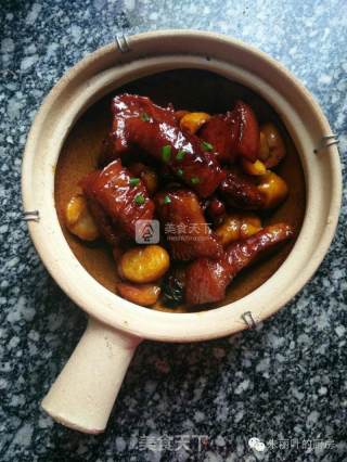 A Pot of Savory Chestnut Roast Pork recipe