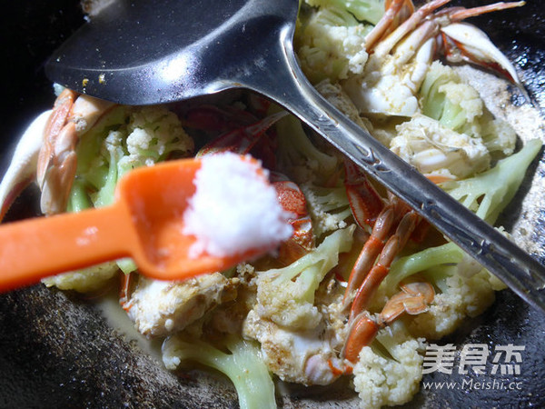 Stir Fried Crab with Cauliflower recipe