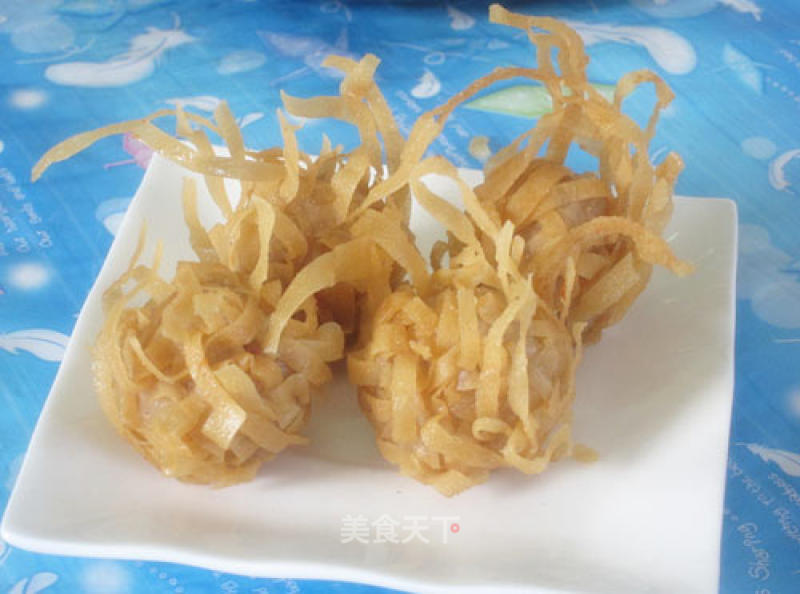 Permeated with A Strong Cheese Flavor, Covered in Strips of Wonton Silk の "golden Cheese Ball" recipe