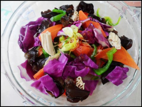 Green Pepper and Purple Cabbage Fungus Salad recipe