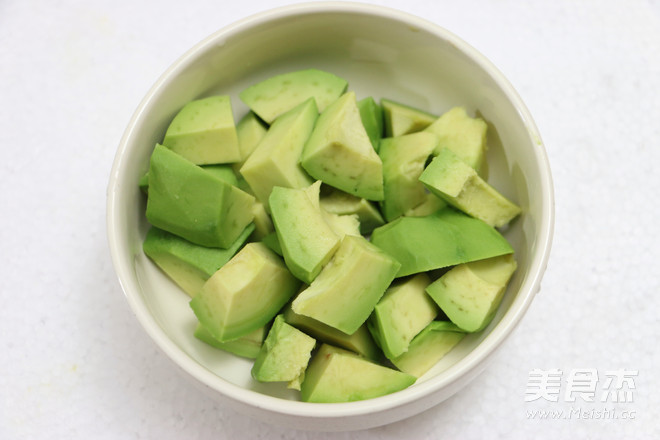 Evergrande Xing'an Avocado Salad recipe