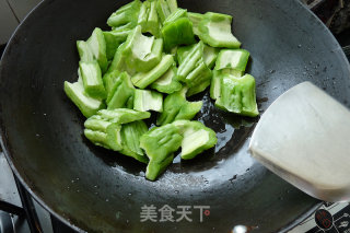 Stir-fried Beef with Lily and Bitter Gourd recipe
