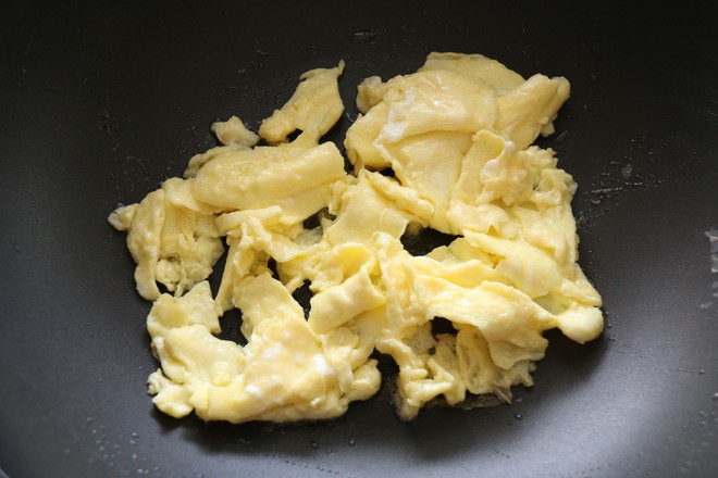 Scrambled Eggs with Onions recipe