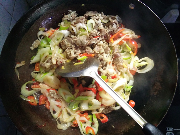 Stir-fried Lamb Slices with Scallions recipe