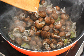 Stir-fried Snails with Sauce recipe