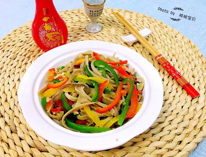Stir-fried Belly Shreds with Colored Pepper