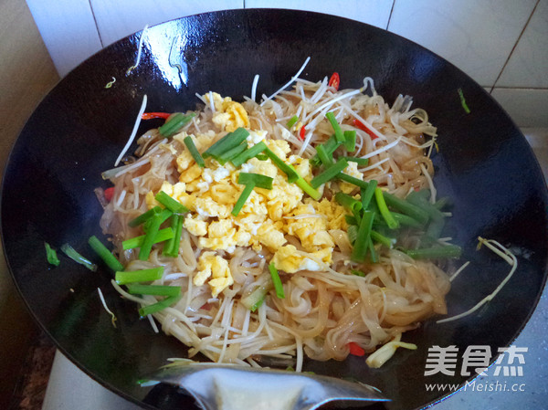 Fried Hor Fun with Egg recipe