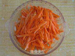 Carrots Mixed with Enoki Mushrooms recipe