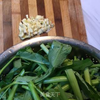 Stir-fried Water Spinach with Garlic recipe