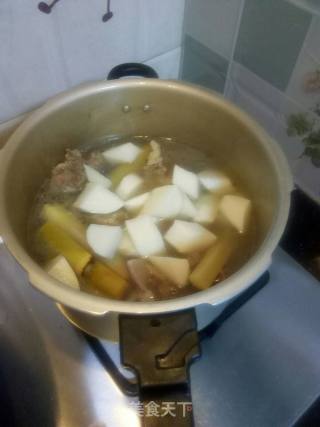 Lamb Soup with Sugarcane and Radish recipe