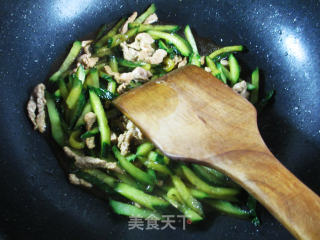 Stir-fried Cucumber with Shredded Pork recipe