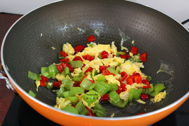 Fried Noodles with Colored Pepper and Egg recipe