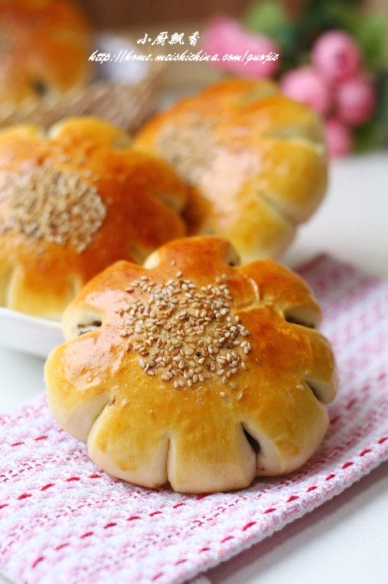 Huaer Red Bean Bread-happy As A Flower, We are Happy! recipe