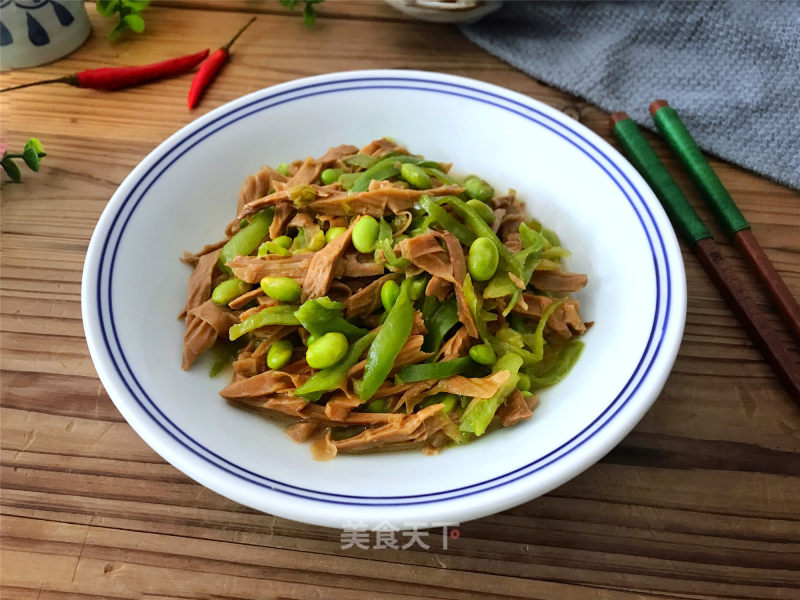 Stir-fried Dried Bamboo Shoots with Green Pepper and Edamame recipe