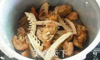 [roasted Pig's Feet with Dried Bamboo Shoots]--- Enjoy The Deliciousness of Spring recipe