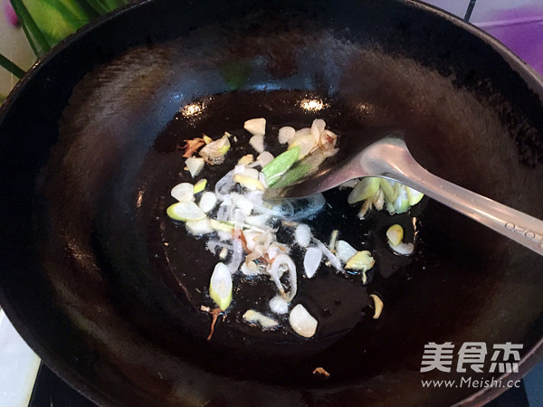 Spicy Stir-fried Clam Meat recipe