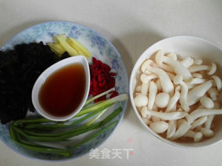 White Jade Mushroom Stewed Chicken Soup recipe