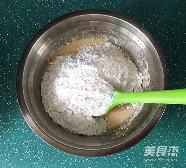 Cantonese Egg Yolk Mooncake recipe